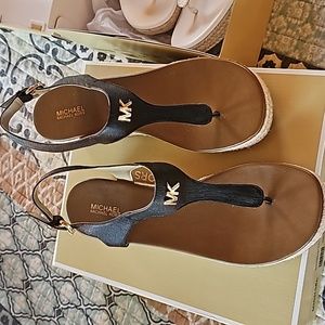 Sandals size 9